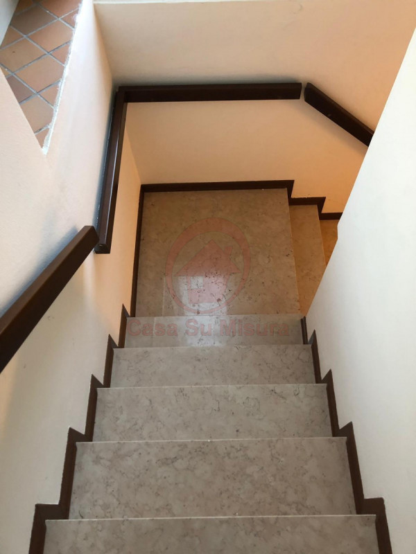 TEOLO - FERIOLE RIF. C120: Casa su Misura ha il piacere di proporVi ampio e luminoso ufficio fron...