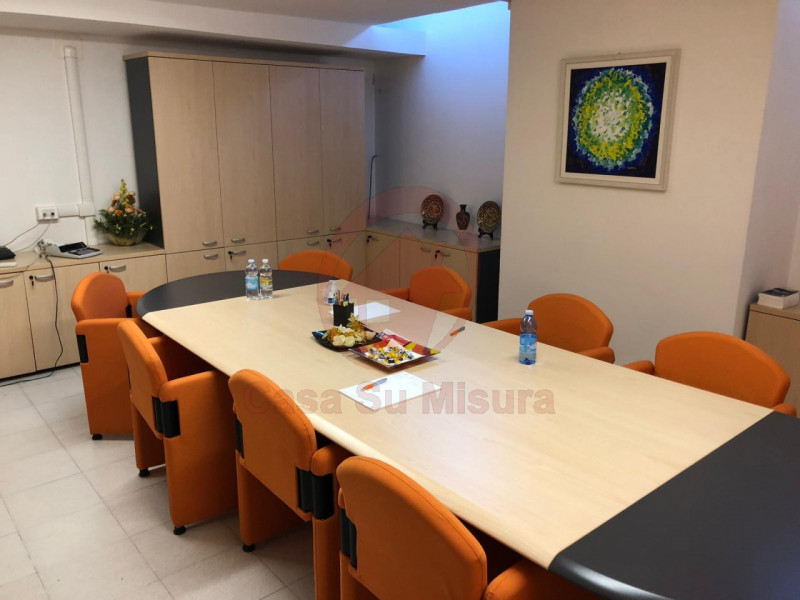 TEOLO - FERIOLE RIF. C120: Casa su Misura ha il piacere di proporVi ampio e luminoso ufficio fron...