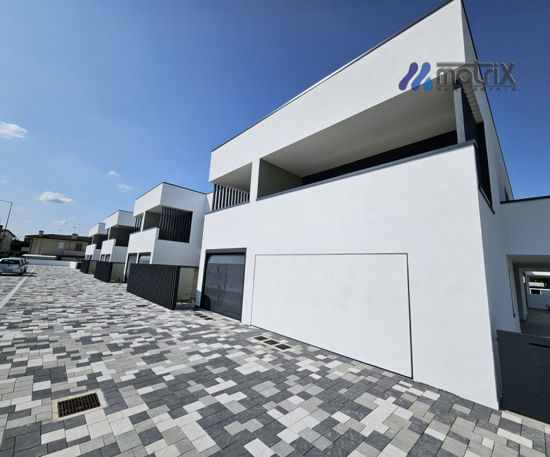 Villa Vigonovo €. 300.000 
Fotovoltaico 6 Kw con inverte, mq.140  calpestabili  Cl A4

"Residenze...