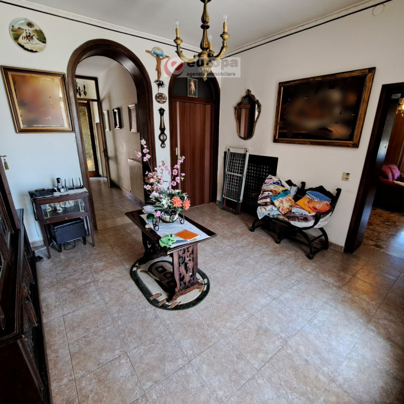A Torri di Quartesolo (Lerino), nelle adiacenze della chiesa parrocchiale, scuole materna ed elem...