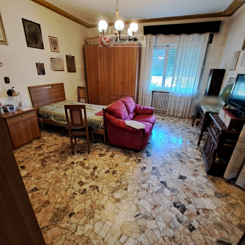 A Torri di Quartesolo (Lerino), nelle adiacenze della chiesa parrocchiale, scuole materna ed elem...