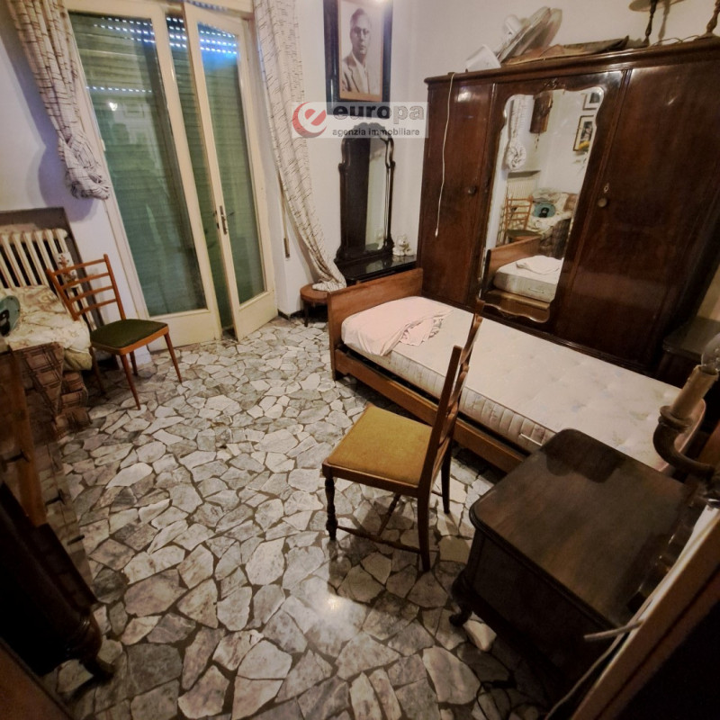 A Torri di Quartesolo (Lerino), nelle adiacenze della chiesa parrocchiale, scuole materna ed elem...