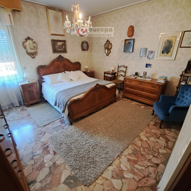 A Torri di Quartesolo (Lerino), nelle adiacenze della chiesa parrocchiale, scuole materna ed elem...