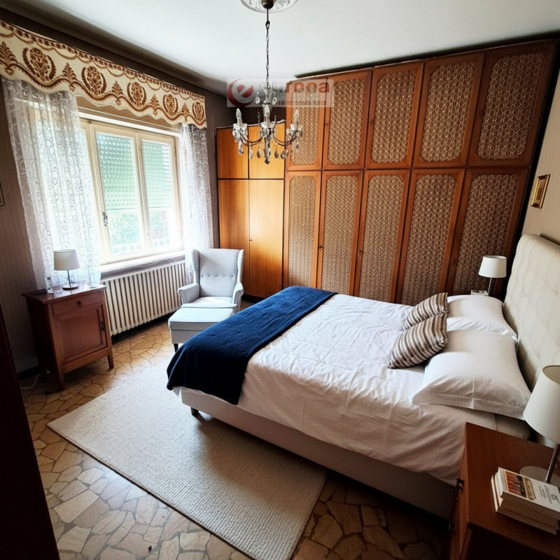 A Torri di Quartesolo (Lerino), nelle adiacenze della chiesa parrocchiale, scuole materna ed elem...