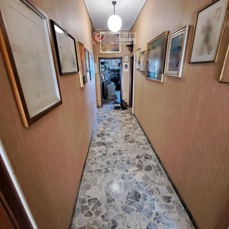 A Torri di Quartesolo (Lerino), nelle adiacenze della chiesa parrocchiale, scuole materna ed elem...