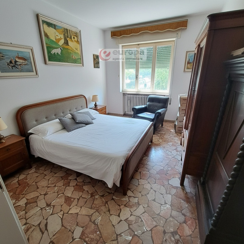 A Torri di Quartesolo (Lerino), nelle adiacenze della chiesa parrocchiale, scuole materna ed elem...