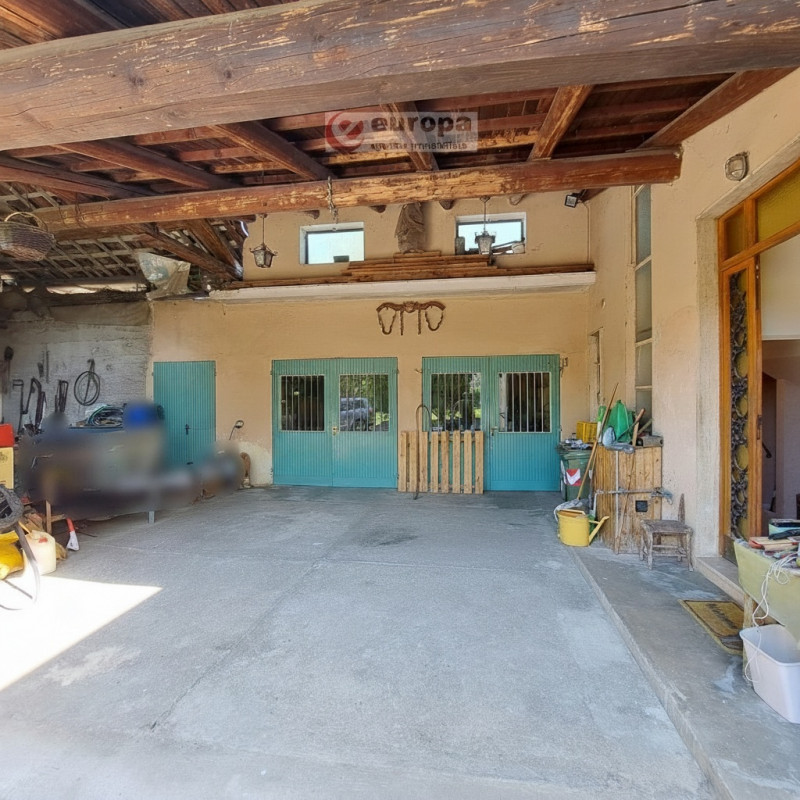 A Torri di Quartesolo (Lerino), nelle adiacenze della chiesa parrocchiale, scuole materna ed elem...