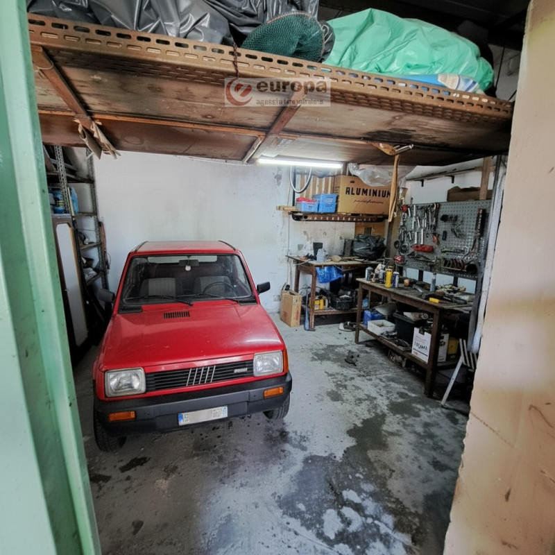A Torri di Quartesolo (Lerino), nelle adiacenze della chiesa parrocchiale, scuole materna ed elem...