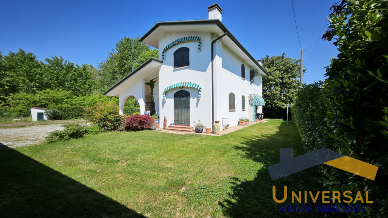 LOREGGIA – In zona tranquilla e a pochi minuti dal centro paese, proponiamo in vendita Villa sing...