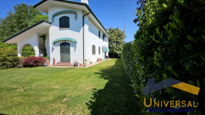 LOREGGIA – In zona tranquilla e a pochi minuti dal centro paese, proponiamo in vendita Villa sing...