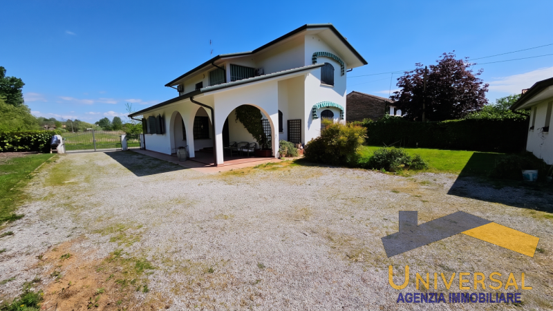 LOREGGIA – In zona tranquilla e a pochi minuti dal centro paese, proponiamo in vendita Villa sing...