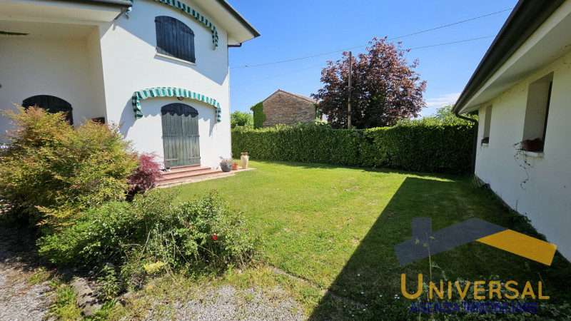 LOREGGIA – In zona tranquilla e a pochi minuti dal centro paese, proponiamo in vendita Villa sing...