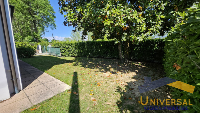 LOREGGIA – In zona tranquilla e a pochi minuti dal centro paese, proponiamo in vendita Villa sing...