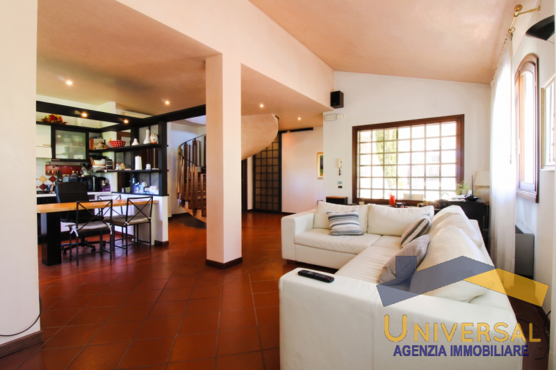 LOREGGIA – In zona tranquilla e a pochi minuti dal centro paese, proponiamo in vendita Villa sing...