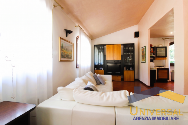 LOREGGIA – In zona tranquilla e a pochi minuti dal centro paese, proponiamo in vendita Villa sing...