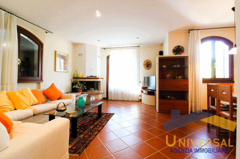 LOREGGIA – In zona tranquilla e a pochi minuti dal centro paese, proponiamo in vendita Villa sing...