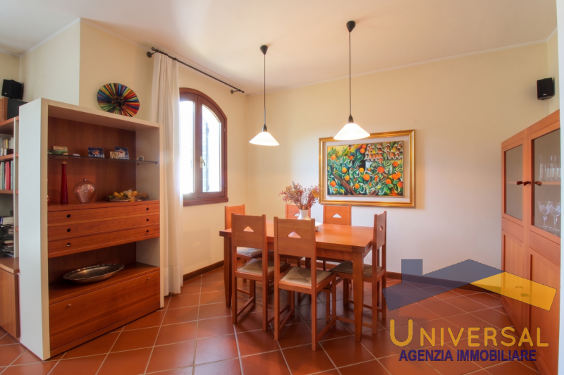 LOREGGIA – In zona tranquilla e a pochi minuti dal centro paese, proponiamo in vendita Villa sing...