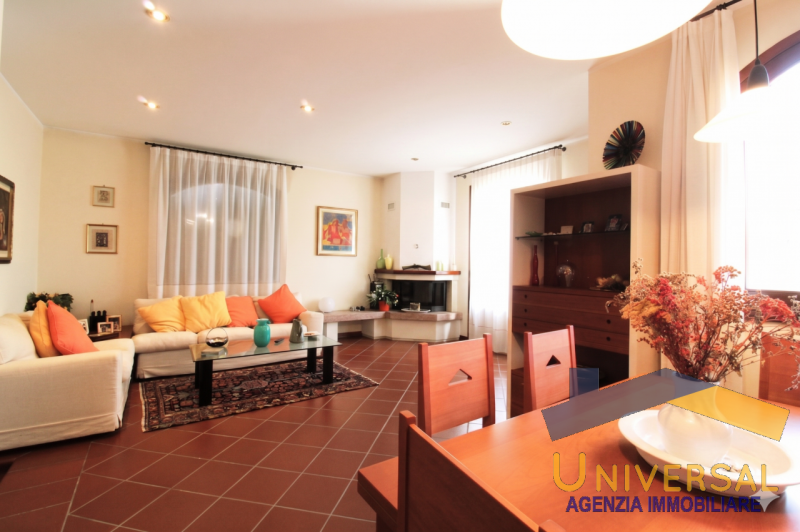 LOREGGIA – In zona tranquilla e a pochi minuti dal centro paese, proponiamo in vendita Villa sing...