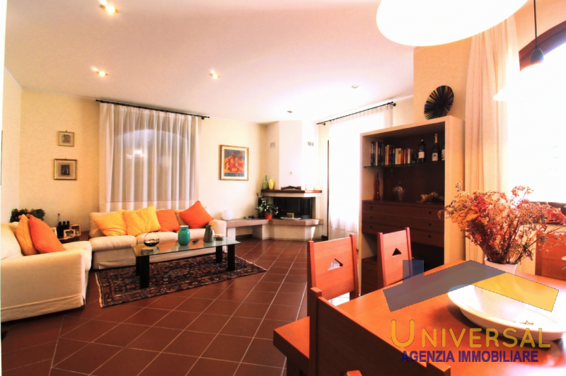 LOREGGIA – In zona tranquilla e a pochi minuti dal centro paese, proponiamo in vendita Villa sing...