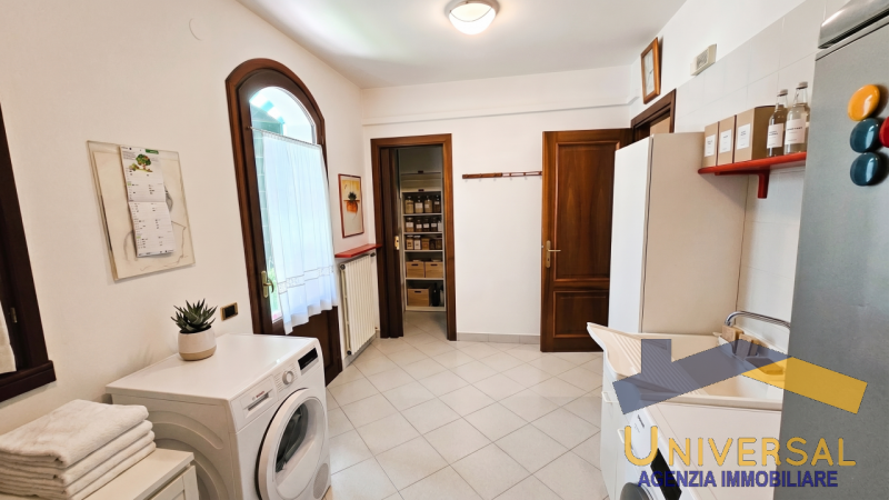 LOREGGIA – In zona tranquilla e a pochi minuti dal centro paese, proponiamo in vendita Villa sing...