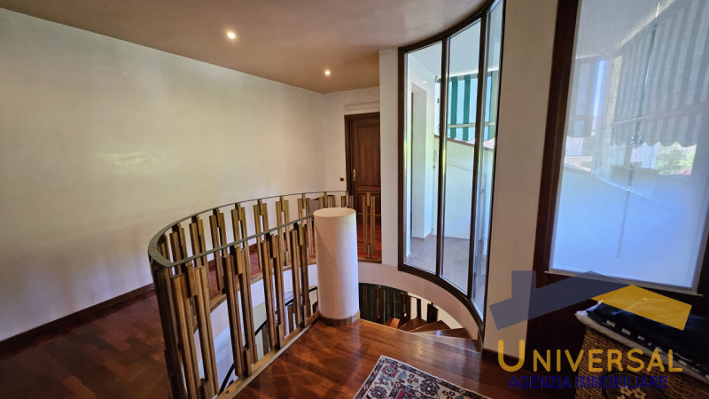 LOREGGIA – In zona tranquilla e a pochi minuti dal centro paese, proponiamo in vendita Villa sing...