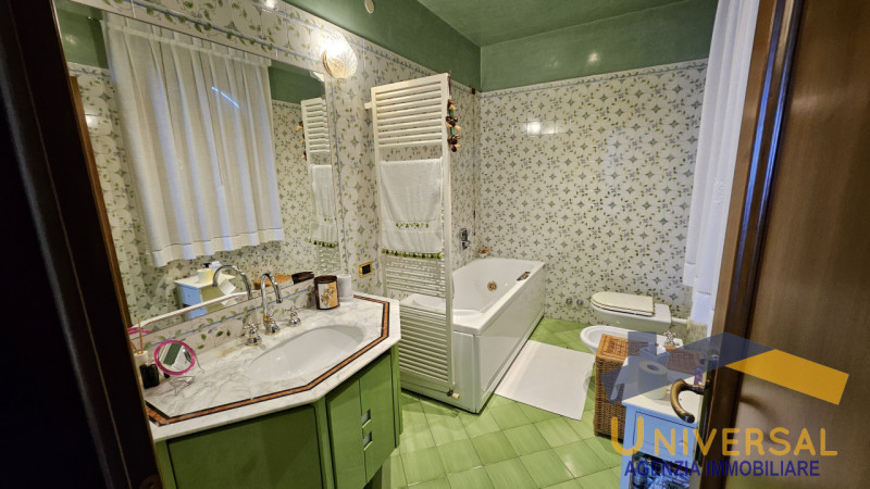 LOREGGIA – In zona tranquilla e a pochi minuti dal centro paese, proponiamo in vendita Villa sing...