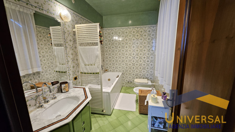 LOREGGIA – In zona tranquilla e a pochi minuti dal centro paese, proponiamo in vendita Villa sing...