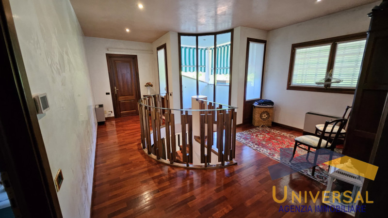 LOREGGIA – In zona tranquilla e a pochi minuti dal centro paese, proponiamo in vendita Villa sing...