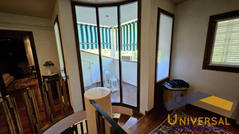 LOREGGIA – In zona tranquilla e a pochi minuti dal centro paese, proponiamo in vendita Villa sing...