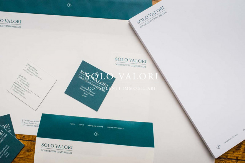 Rif. D231 (per info 393 1710719 Fabrizio - 338 9387816 Matteo)

In posizione di massima visibilit...