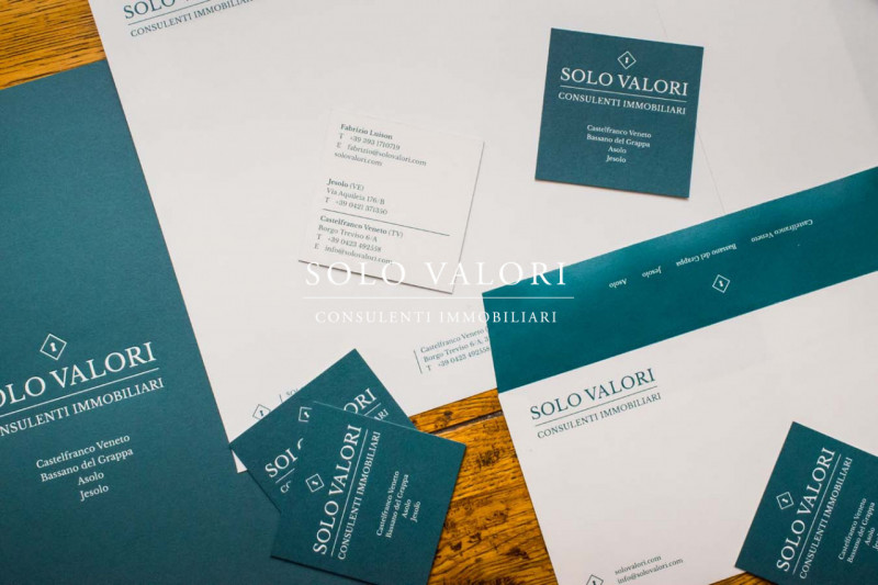 Rif. D231 (per info 393 1710719 Fabrizio - 338 9387816 Matteo)

In posizione di massima visibilit...