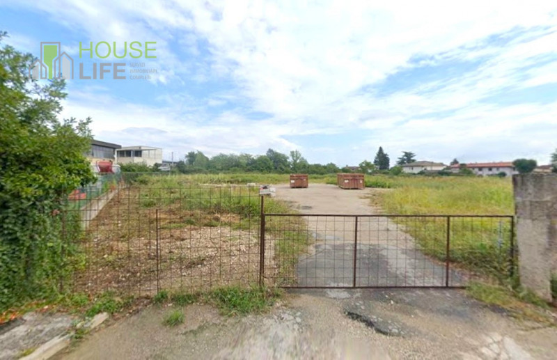 THIENE z.i.: in zona industriale strategica ad 1,5 km dal casello autostradale di Thiene e alla n...