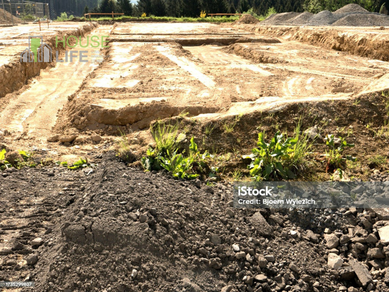 THIENE z.i.: in zona industriale strategica ad 1,5 km dal casello autostradale di Thiene e alla n...