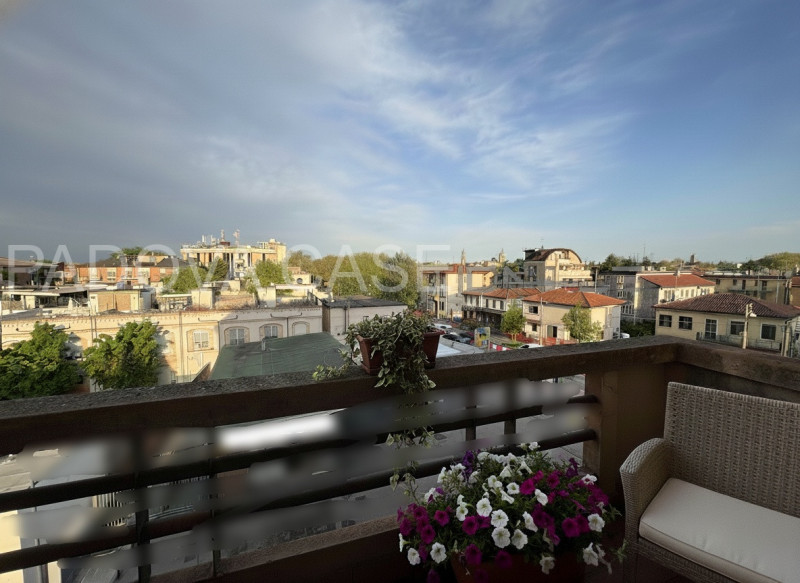 Attico su due livelli in zona Savonarola: vista, comfort e stile nel cuore di Padova

In una dell...