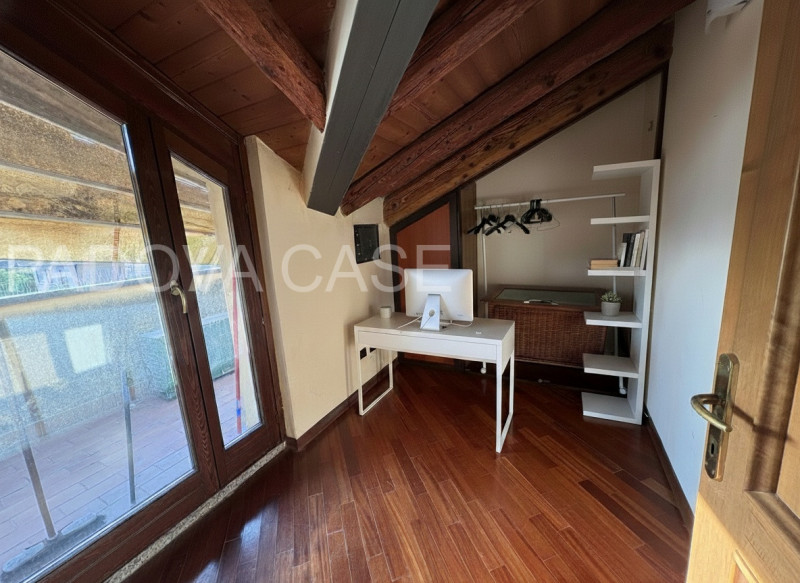 Attico su due livelli in zona Savonarola: vista, comfort e stile nel cuore di Padova

In una dell...