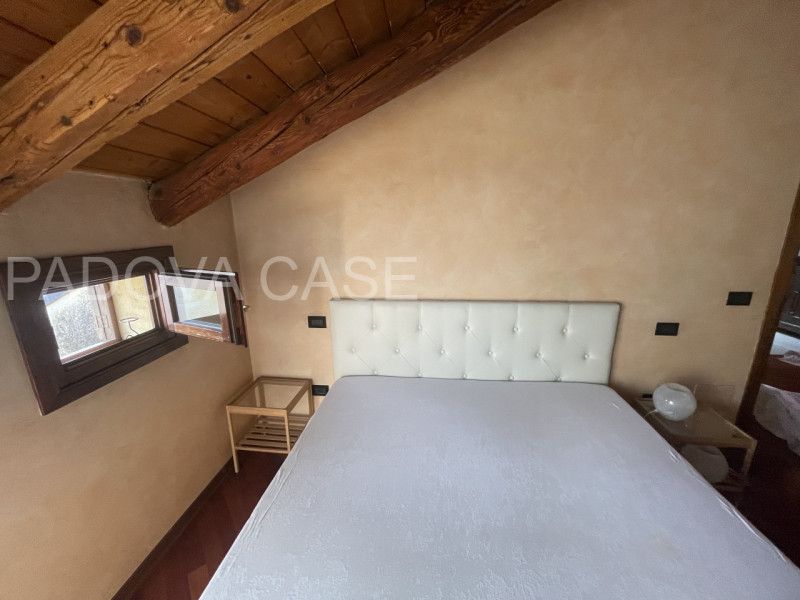 Attico su due livelli in zona Savonarola: vista, comfort e stile nel cuore di Padova

In una dell...