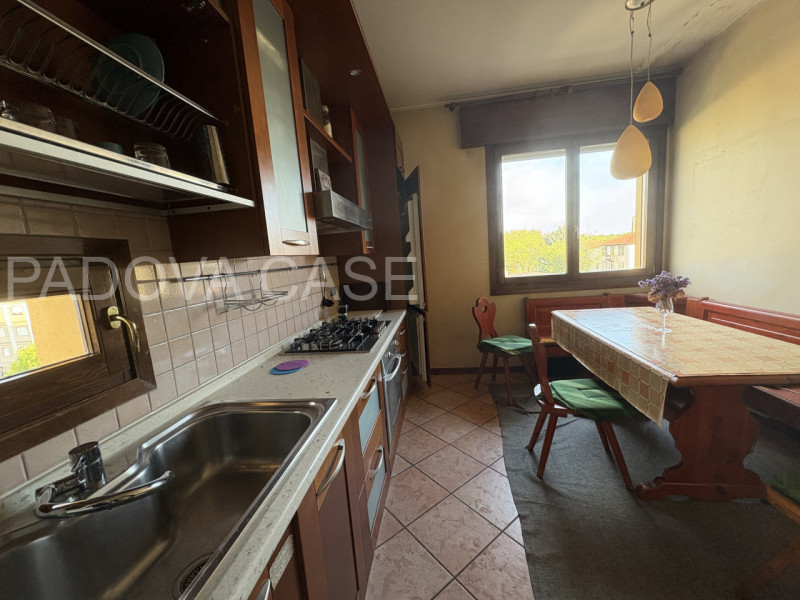 Attico su due livelli in zona Savonarola: vista, comfort e stile nel cuore di Padova

In una dell...