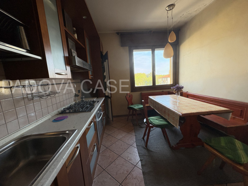 Attico su due livelli in zona Savonarola: vista, comfort e stile nel cuore di Padova

In una dell...