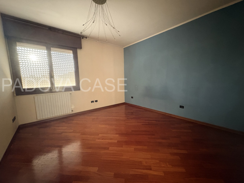 Attico su due livelli in zona Savonarola: vista, comfort e stile nel cuore di Padova

In una dell...