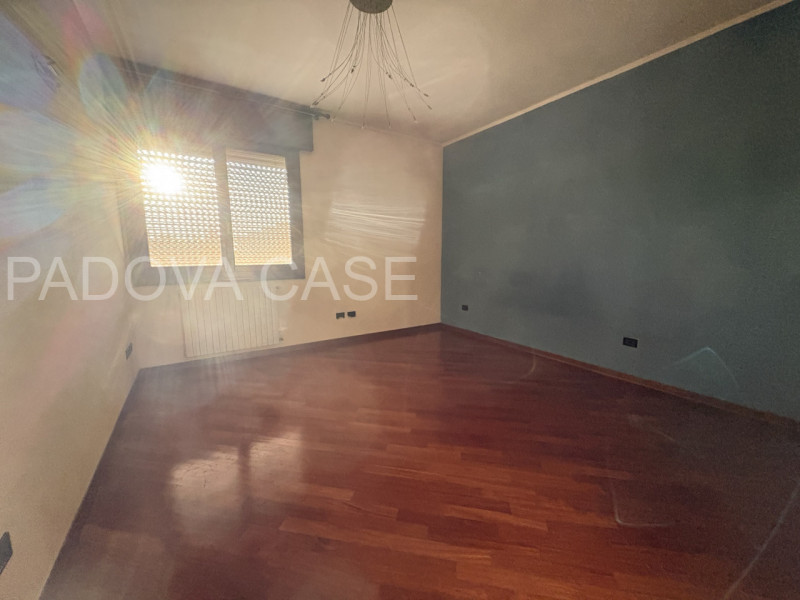 Attico su due livelli in zona Savonarola: vista, comfort e stile nel cuore di Padova

In una dell...