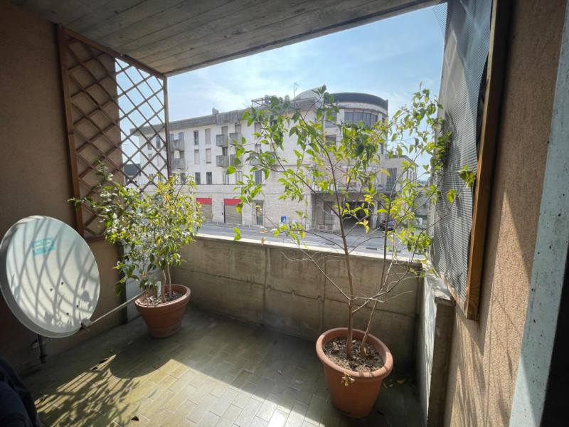 UBICAZIONE E CONTESTO
Nel quartiere San Felice, in una posizione comoda e ben servita, proponiamo...