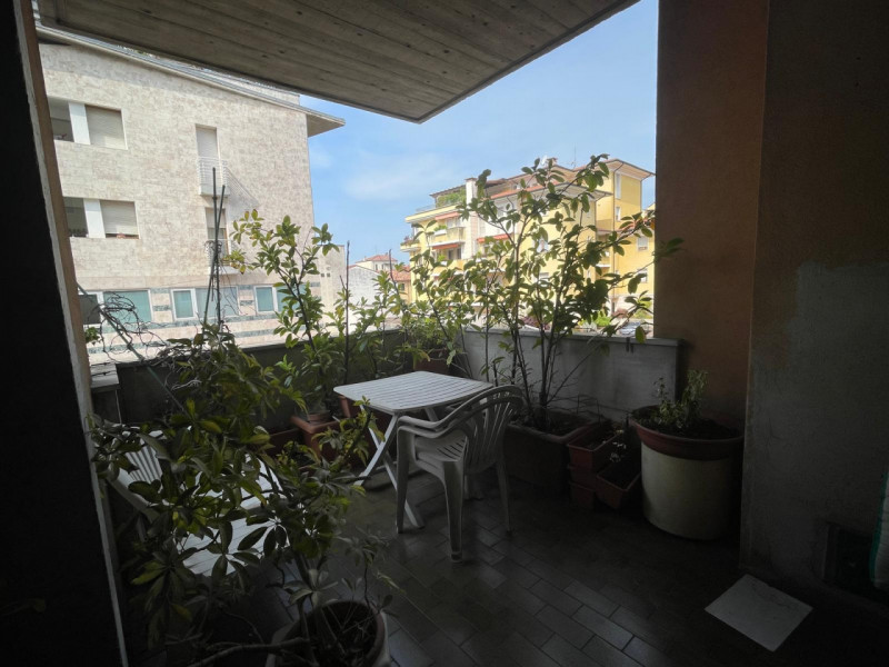 UBICAZIONE E CONTESTO
Nel quartiere San Felice, in una posizione comoda e ben servita, proponiamo...