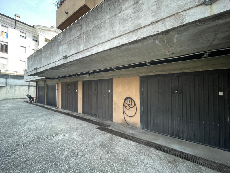 UBICAZIONE E CONTESTO
Nel quartiere San Felice, in una posizione comoda e ben servita, proponiamo...