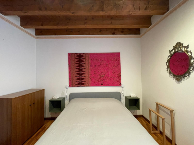 Affittasi ampia stanza matrimoniale già arredata all’interno di un appartamento bicamere situato ...