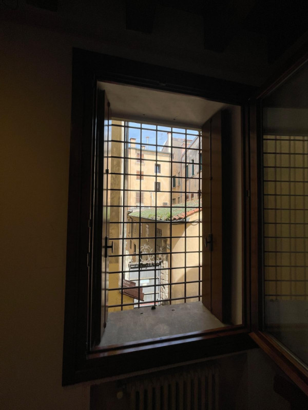 Affittasi ampia stanza matrimoniale già arredata all’interno di un appartamento bicamere situato ...