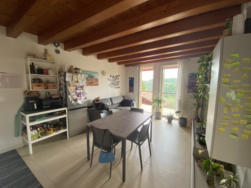 MONTEVIALE: Immerso nella quiete e in piccolo contesto proponiamo un appartamento unico, recentem...