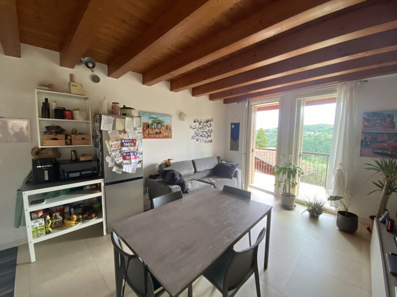 MONTEVIALE: Immerso nella quiete e in piccolo contesto proponiamo un appartamento unico, recentem...