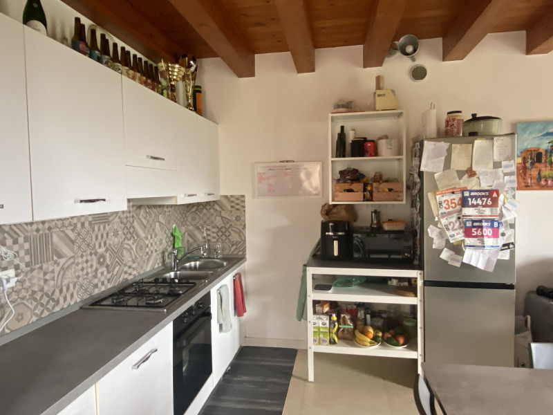 MONTEVIALE: Immerso nella quiete e in piccolo contesto proponiamo un appartamento unico, recentem...