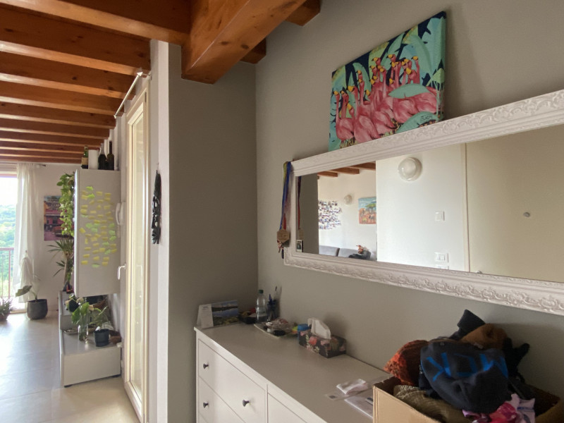 MONTEVIALE: Immerso nella quiete e in piccolo contesto proponiamo un appartamento unico, recentem...