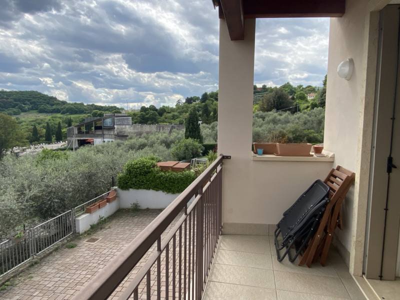 MONTEVIALE: Immerso nella quiete e in piccolo contesto proponiamo un appartamento unico, recentem...